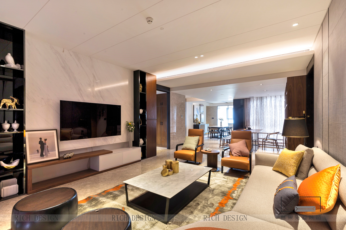 博林天瑞客廳裝修實(shí)景圖
博林天瑞客廳裝修實(shí)景圖