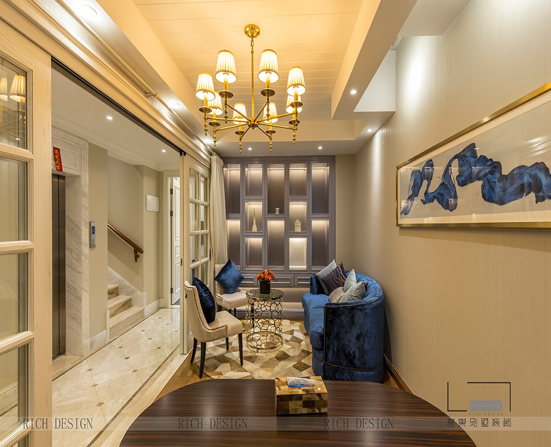 歐式九號公館別墅樓梯間裝修實景圖 歐式九號公館別墅樓梯間裝修實景圖