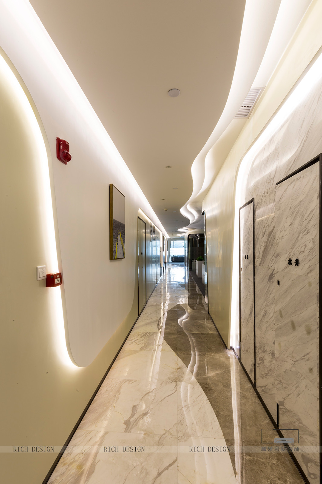 星河world現(xiàn)代風格走廊實景圖